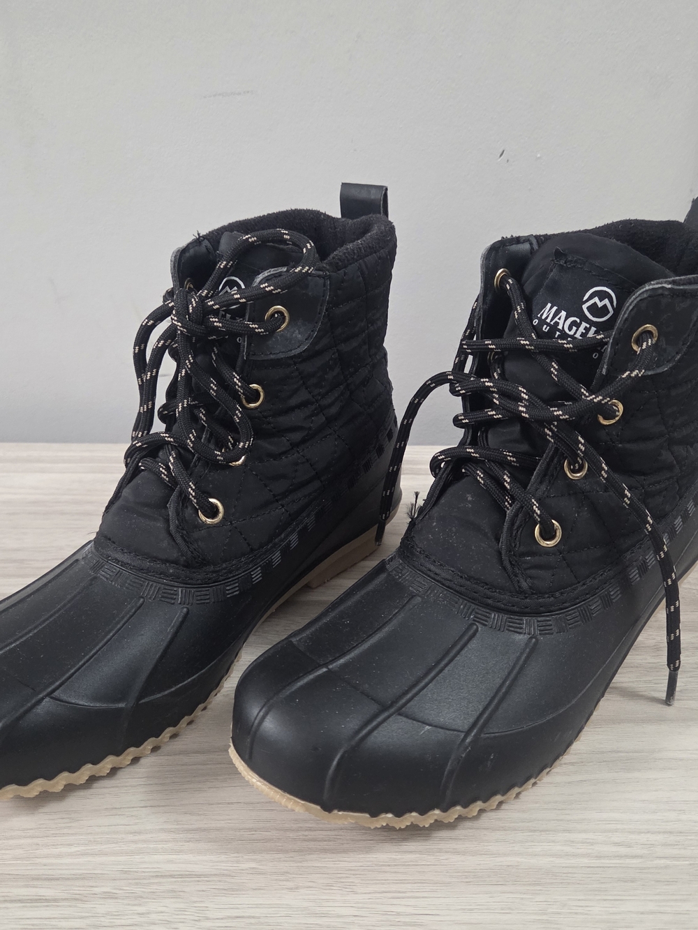 Magellan Outdoors Black Quilted Lace-Up Winter Rain Boots Size 8